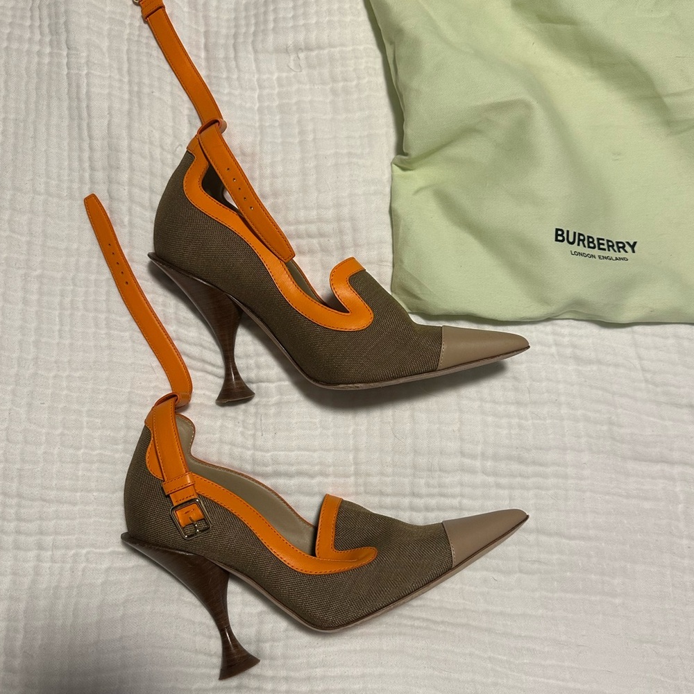 Burberry Brecon Canvas And Leather Point-toe Court Pumps 38 1/2